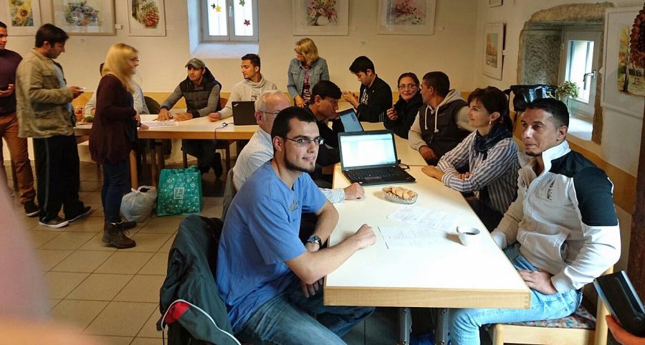 AK Asyl eröffnet Internetcafé in der Begegnungsstätte